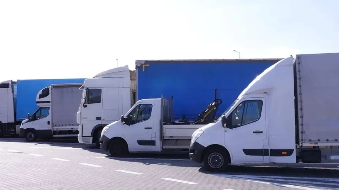 Czy w niedziele jest zakaz jazdy ciężarówkami? Sprawdź przepisy w Europie