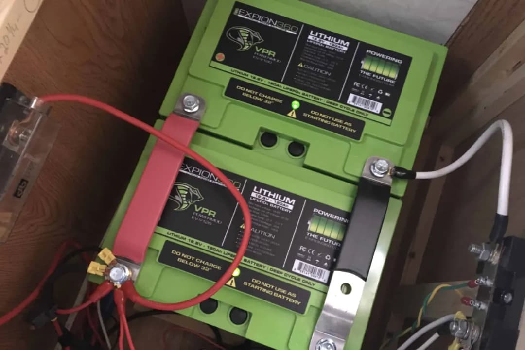 Jaki akumulator do kampera? Wybierz najlepszy dla swoich potrzeb