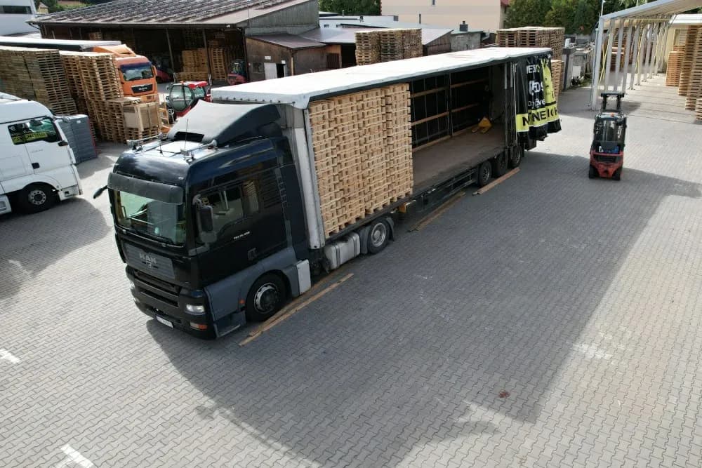 Ile palet zmieści naczepa? Sprawdź pojemność różnych typów naczep