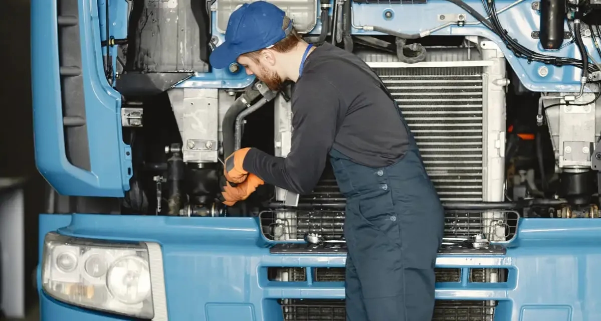 Jaki olej do ciężarówki? Wybierz najlepszy dla swojego silnika
