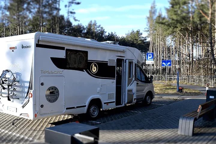 Jaki kamper kupić? Odkryj najlepsze modele i uniknij błędów