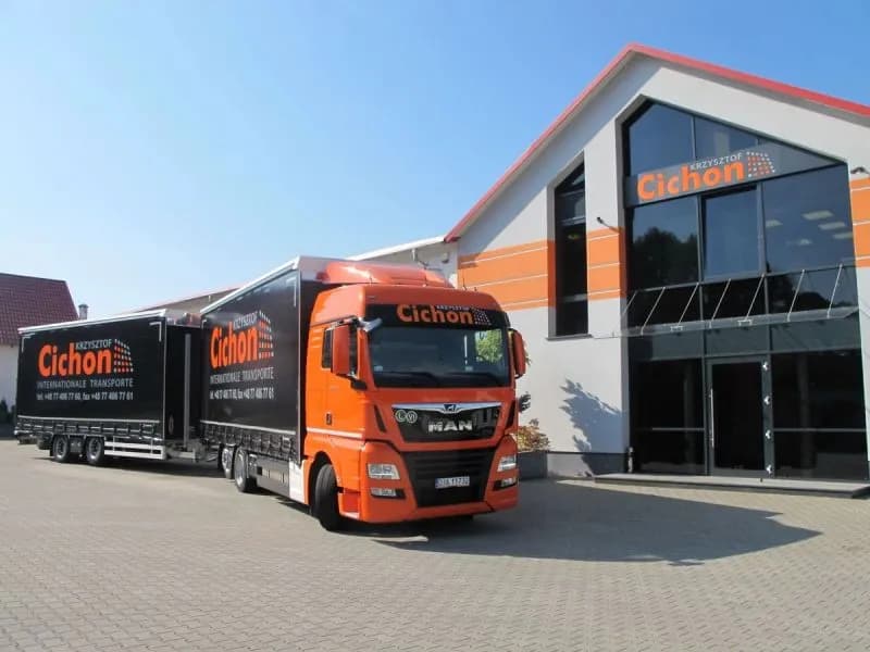 Naczepa Jumbo co to? Poznaj jej zalety i zastosowania w transporcie