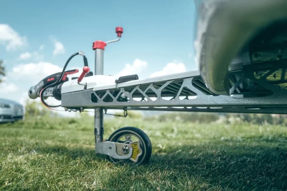 Jakie koło podporowe do przyczepy kempingowej wybrać, aby uniknąć problemów?